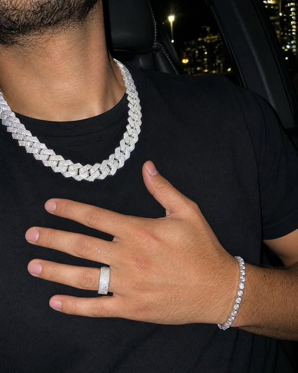 Montier jewelry worn in Doha, Qatar